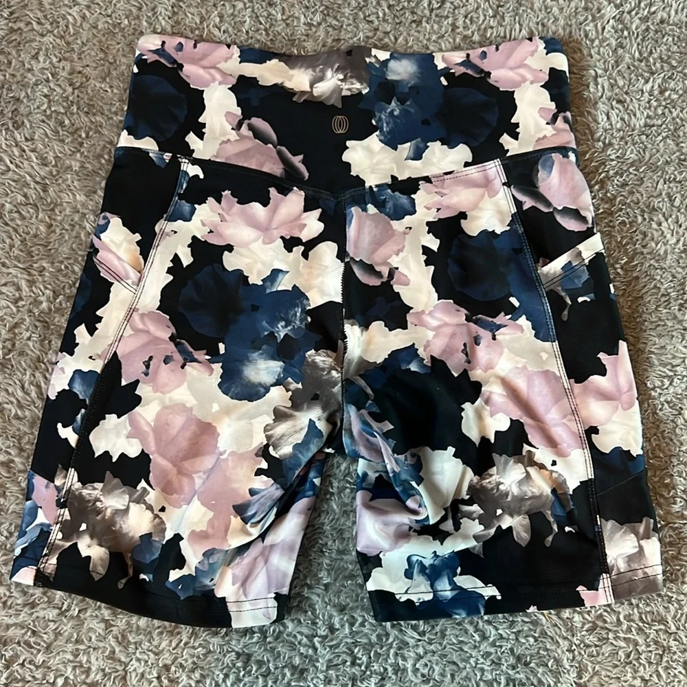 Balance Collection women’s shorts size Medium - Picture 6 of 8